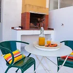 Casa Do Meio Cared For アパート