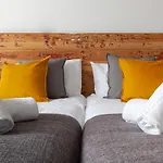 Casa Do Meio Cared For アパート